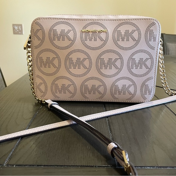 Michael Kors Crossbody Bag (Powder Pink) - Picture 1 of 11